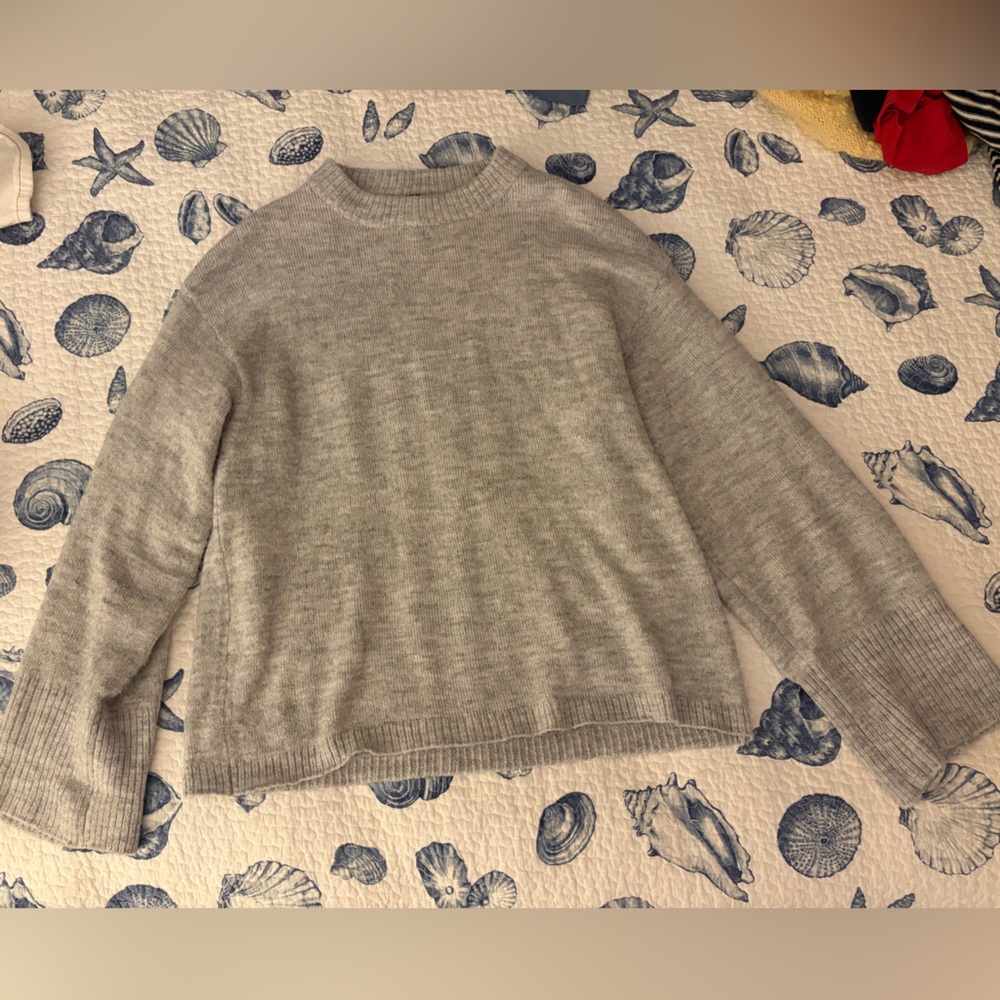 H&M grey sweater